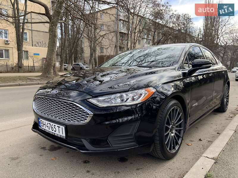 Седан Ford Fusion 2019 в Одесі