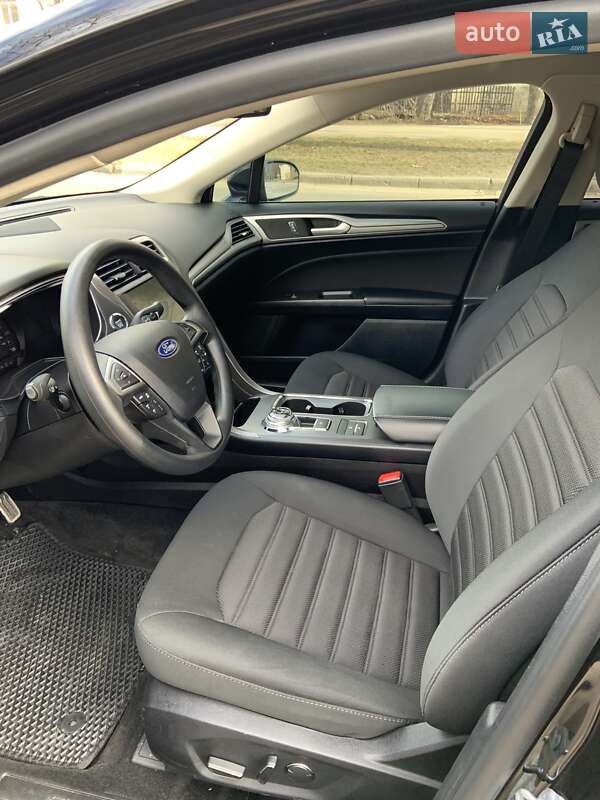 Седан Ford Fusion 2019 в Одесі