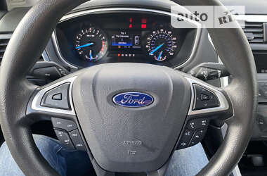 Седан Ford Fusion 2016 в Ровно