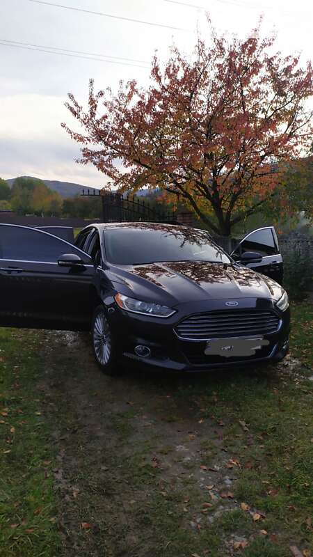 Седан Ford Fusion 2015 в Надворной