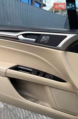Седан Ford Fusion 2014 в 
