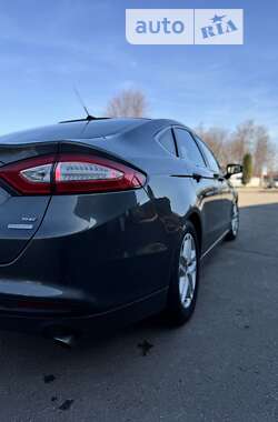 Седан Ford Fusion 2015 в 