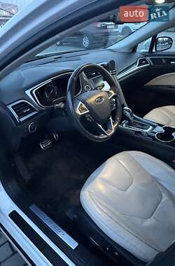 Седан Ford Fusion 2013 в 