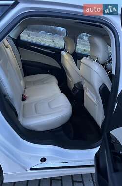 Седан Ford Fusion 2013 в 