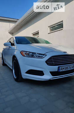 Седан Ford Fusion 2015 в Лебедині