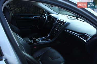 Седан Ford Fusion 2015 в 