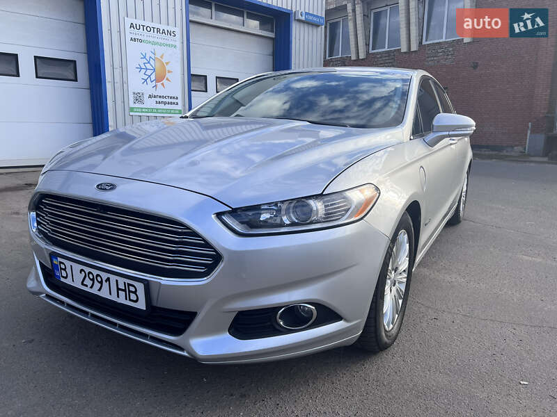 Седан Ford Fusion 2013 в Полтаві