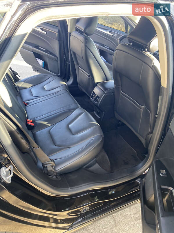 Седан Ford Fusion 2019 в Ровно