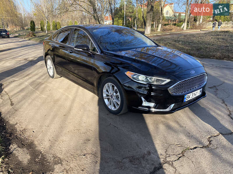 Седан Ford Fusion 2019 в Ровно