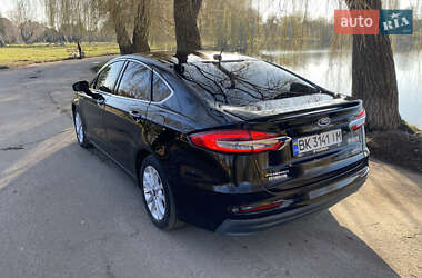 Седан Ford Fusion 2019 в Ровно