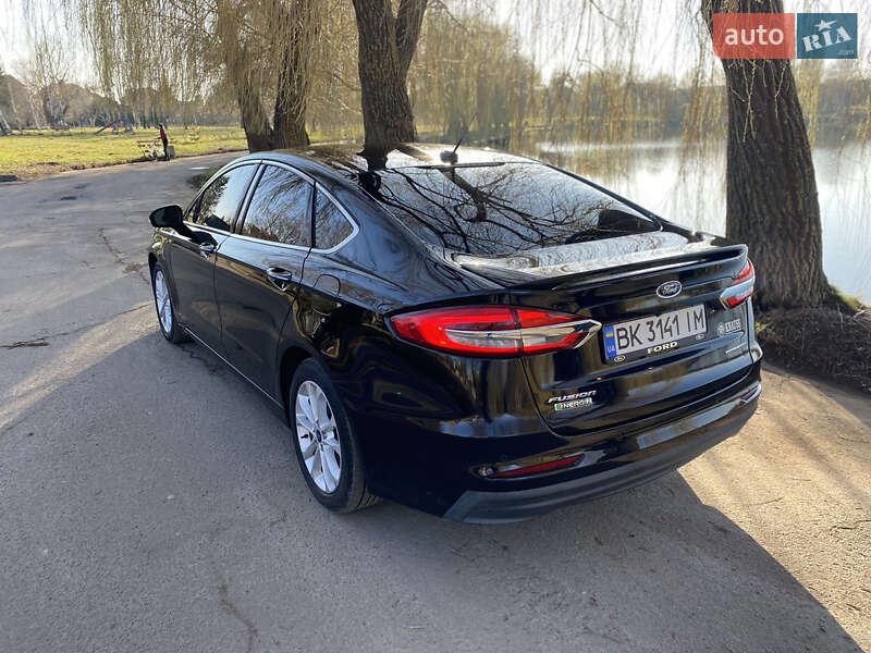 Седан Ford Fusion 2019 в Ровно