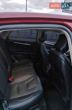 Седан Ford Fusion 2018 в 