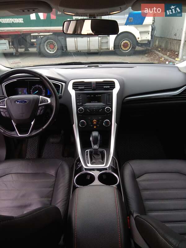 Седан Ford Fusion 2013 в Сваляве