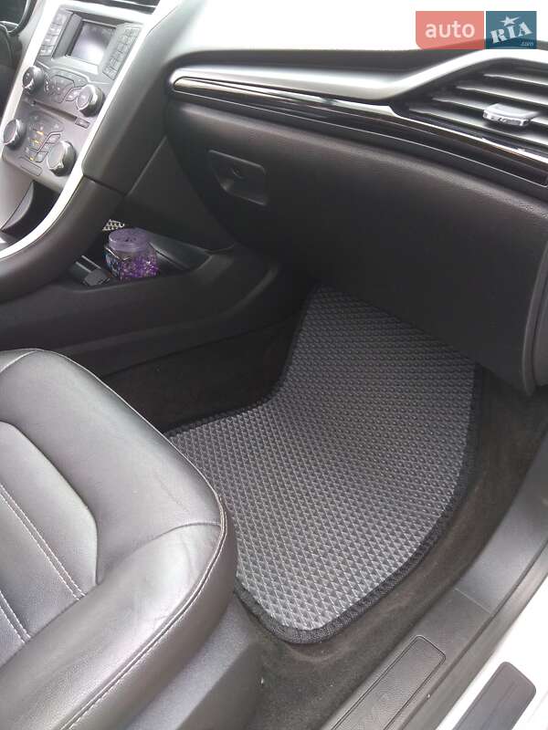 Седан Ford Fusion 2013 в Сваляве