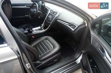 Седан Ford Fusion 2014 в 