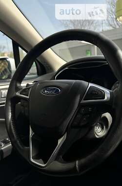 Седан Ford Fusion 2014 в Ужгороде