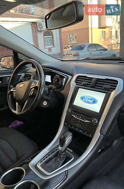 Седан Ford Fusion 2013 в 