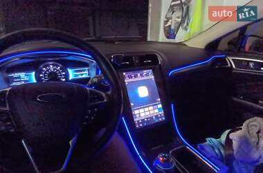 Седан Ford Fusion 2016 в 