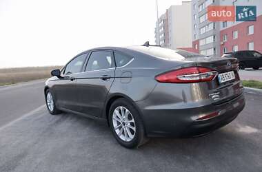 Седан Ford Fusion 2019 в Виннице