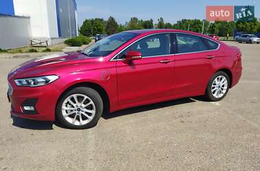 Седан Ford Fusion 2019 в 