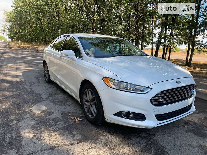 Седан Ford Fusion 2012 в Умані