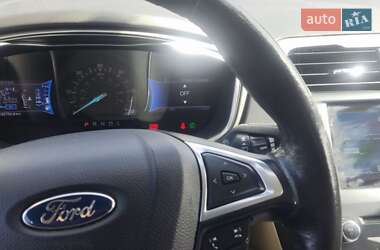 Седан Ford Fusion 2013 в 