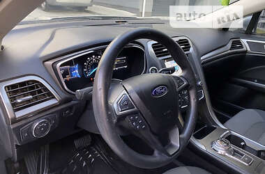 Седан Ford Fusion 2016 в Тячеві