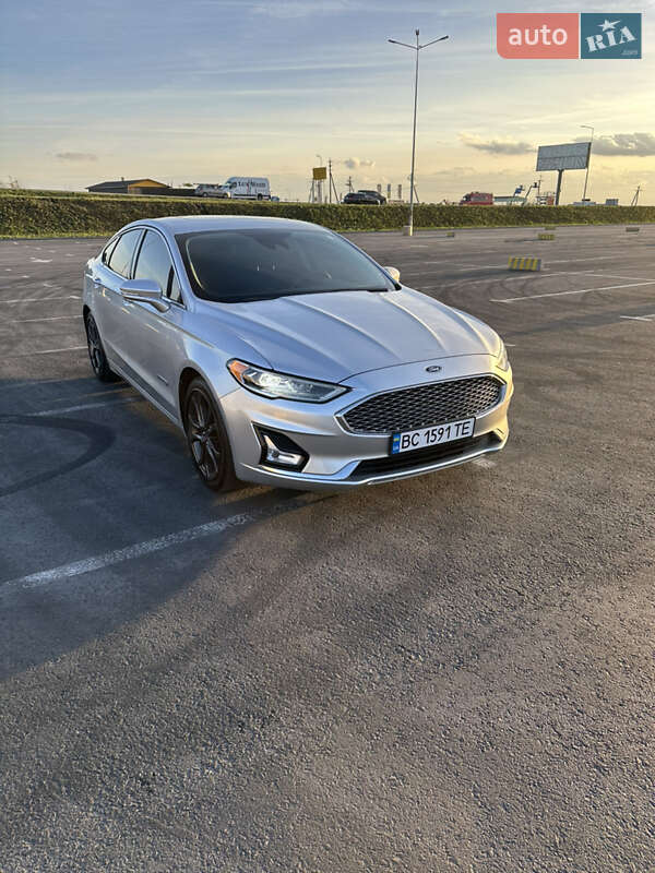 Седан Ford Fusion 2018 в Львове