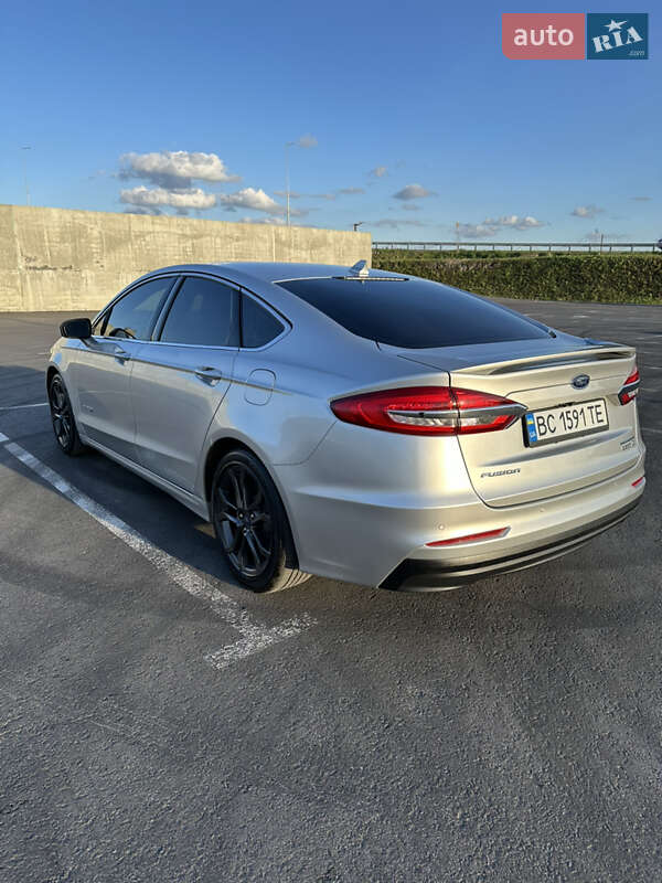 Седан Ford Fusion 2018 в Львове