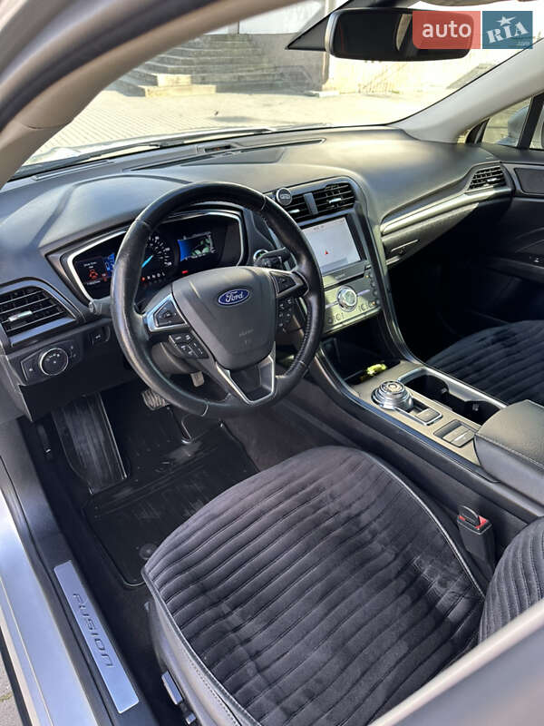 Седан Ford Fusion 2018 в Львові