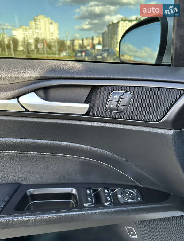 Седан Ford Fusion 2018 в Львове