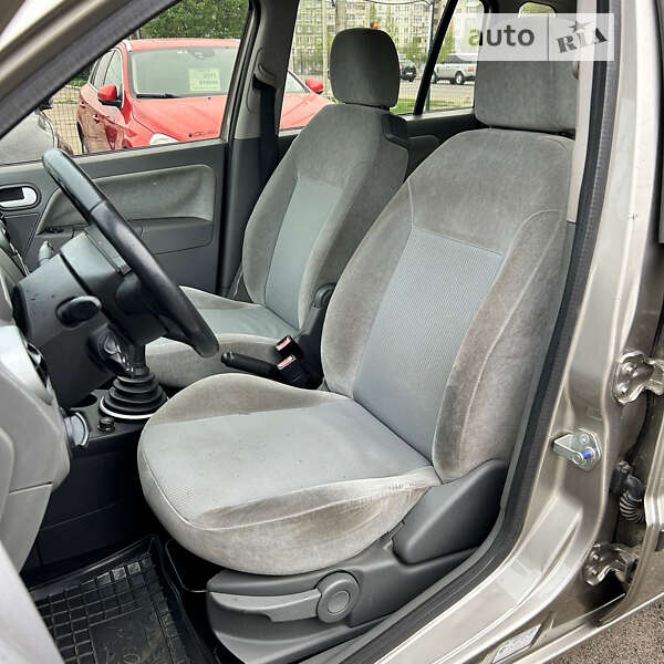 Хэтчбек Ford Fusion 2002 в Сумах
