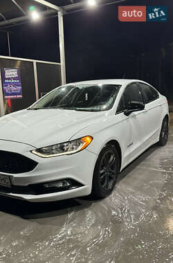 Седан Ford Fusion 2017 в 