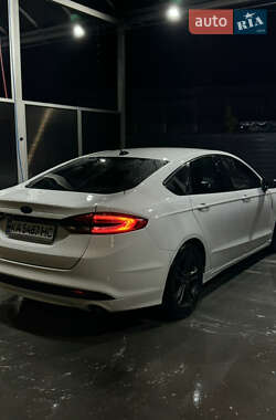 Седан Ford Fusion 2017 в 