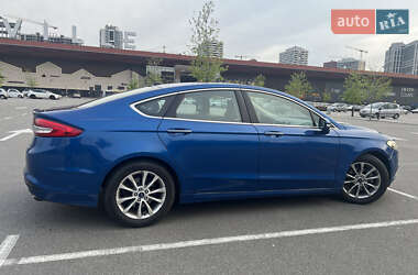 Седан Ford Fusion 2017 в 