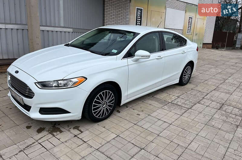 Седан Ford Fusion 2015 в Львові