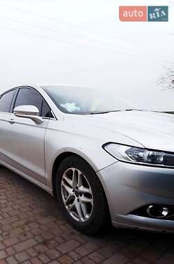 Седан Ford Fusion 2015 в 