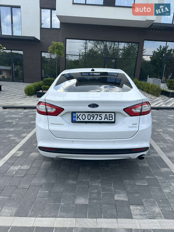 Седан Ford Fusion 2016 в Ужгороде