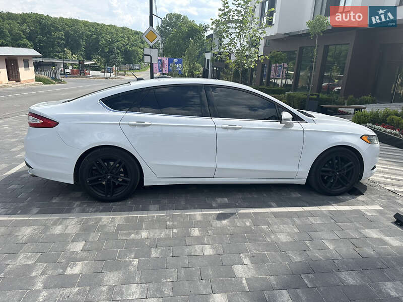 Седан Ford Fusion 2016 в Ужгороде