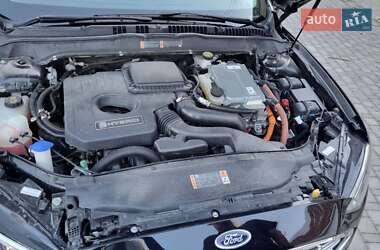 Седан Ford Fusion 2017 в 