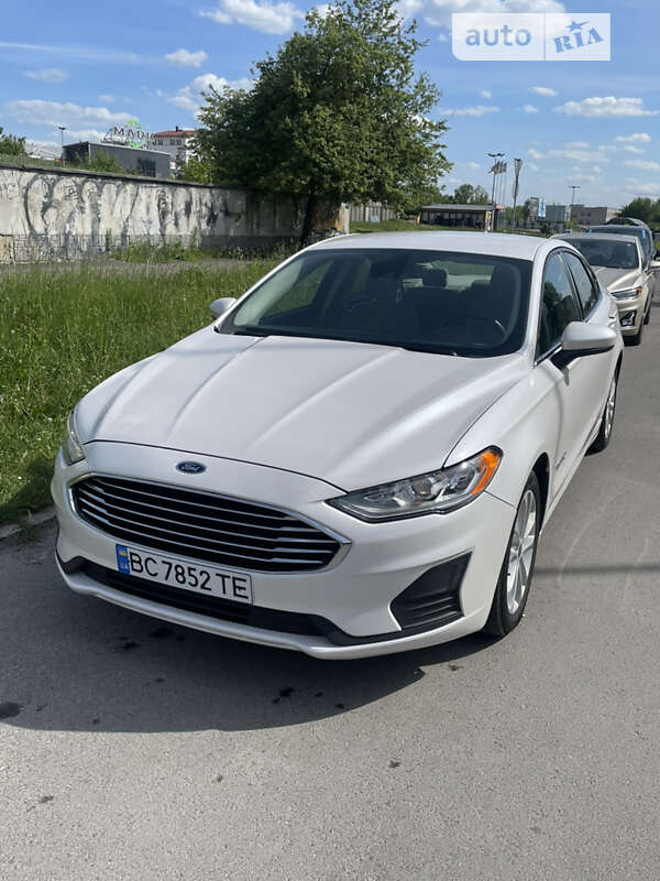 Седан Ford Fusion 2019 в Львові