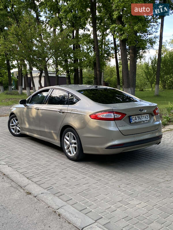 Седан Ford Fusion 2015 в Умани