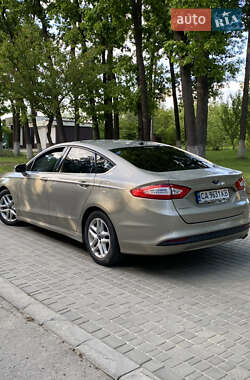 Седан Ford Fusion 2015 в 