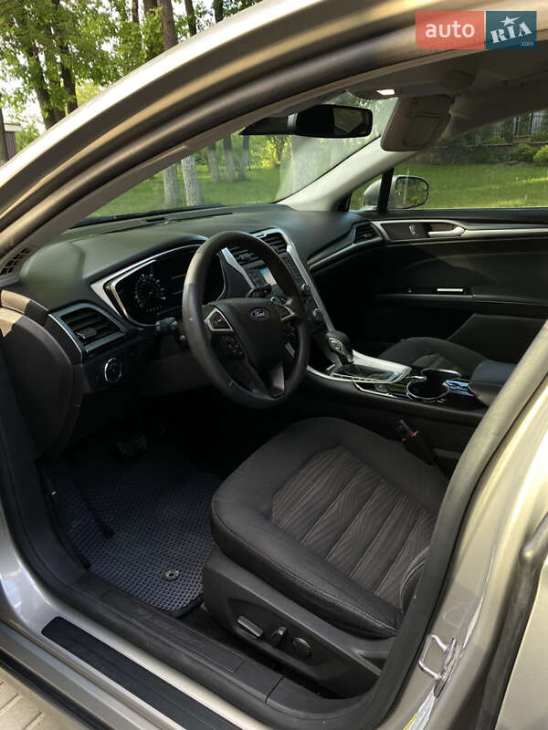 Седан Ford Fusion 2015 в Умани