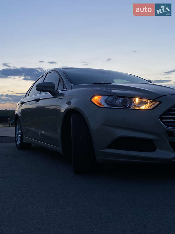 Седан Ford Fusion 2015 в Умани