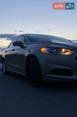 Седан Ford Fusion 2015 в 