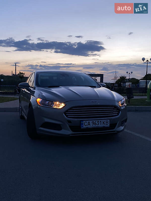 Седан Ford Fusion 2015 в Умани