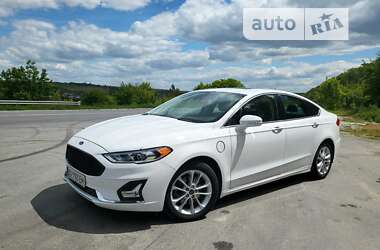 Седан Ford Fusion 2019 в Чорткові