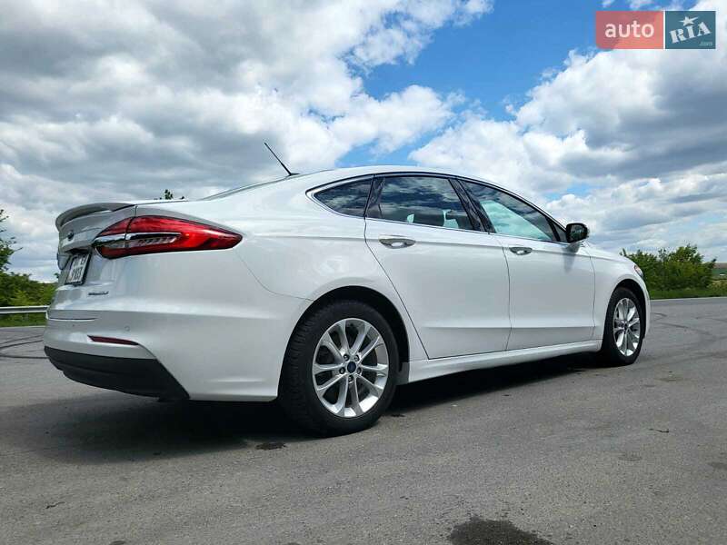 Седан Ford Fusion 2019 в Чорткове