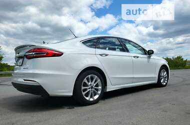 Седан Ford Fusion 2019 в Чорткові